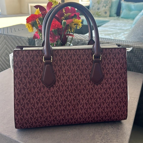 BRAND NEW MICHAEL KORS BAG! Rose gold stripe on front! Burgundy colors! - Picture 6 of 17